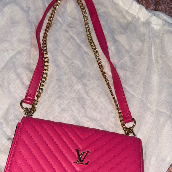 Designer inspired Fuchsia Quilted Crossbody Bag - Picture 2 of 12